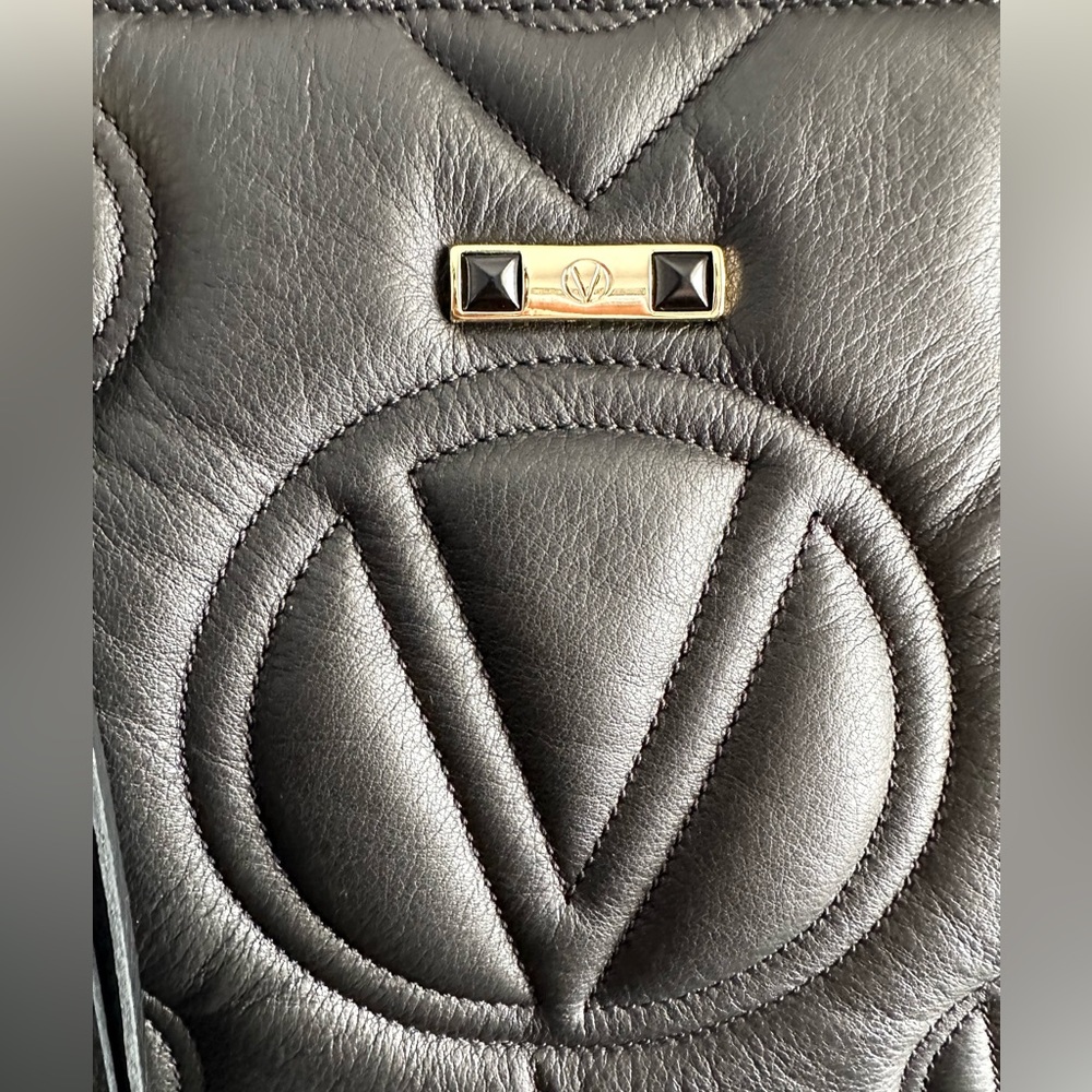 🖤NWT VALENTINO Luisa Magnus Signature LEATHER BLACK PURSE w GOLD CHAIN🖤 - Picture 9 of 16